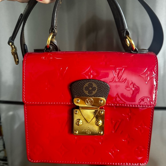 Louis Vuitton, Vernis Epi Monogram Spring Street Scarlet - Picture 1 of 7